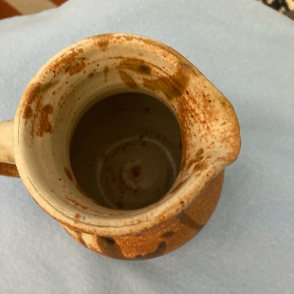 New Beautiful Farmhouse Hand Made Pottery Pitcher w Handle Signed via n Bottom - Picture 5 of 6